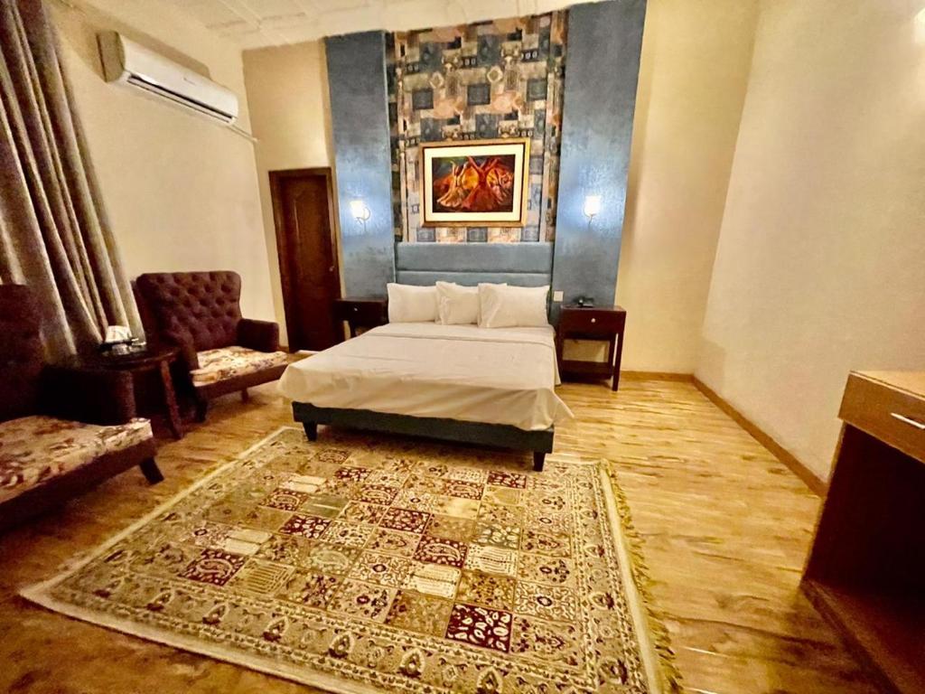 Shelton Rezidor Hotel Kumrat Road